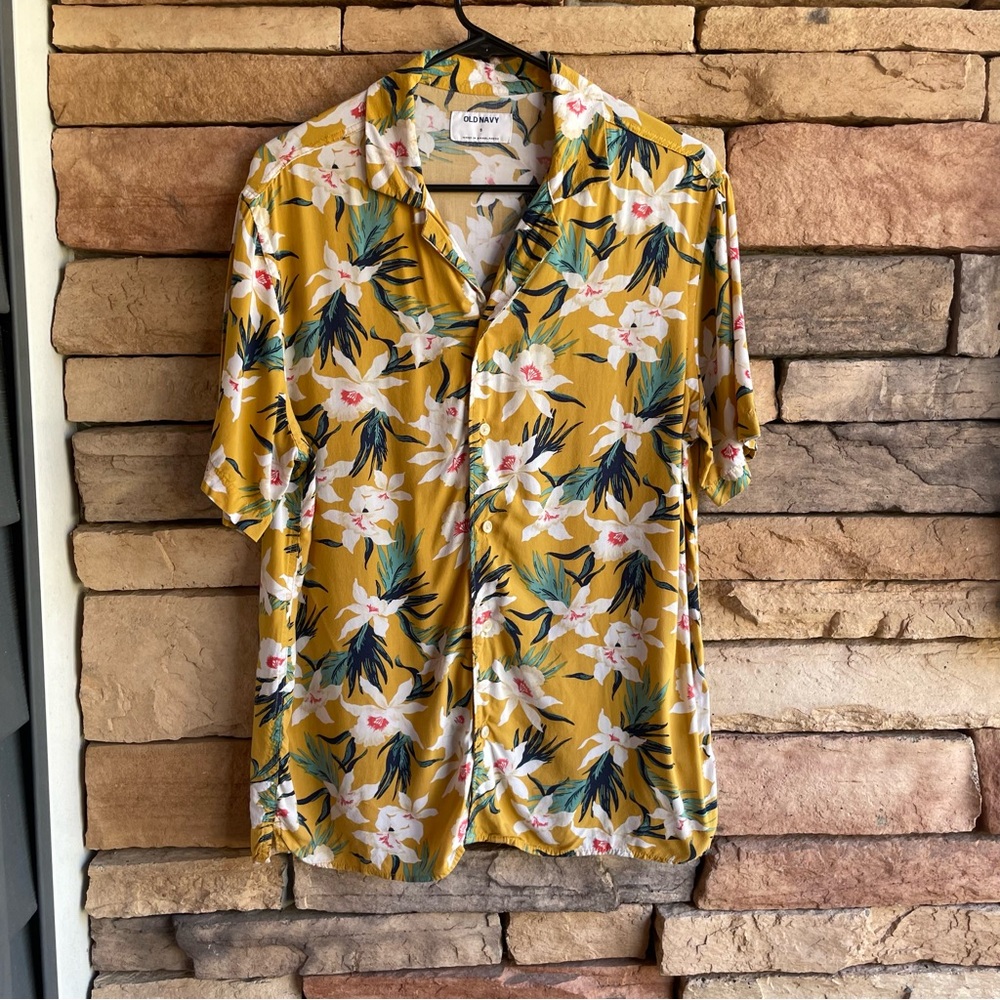 Old Navy yellow floral Hawaiian Aloha Shirt Small